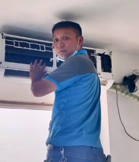 空调师傅回头图片